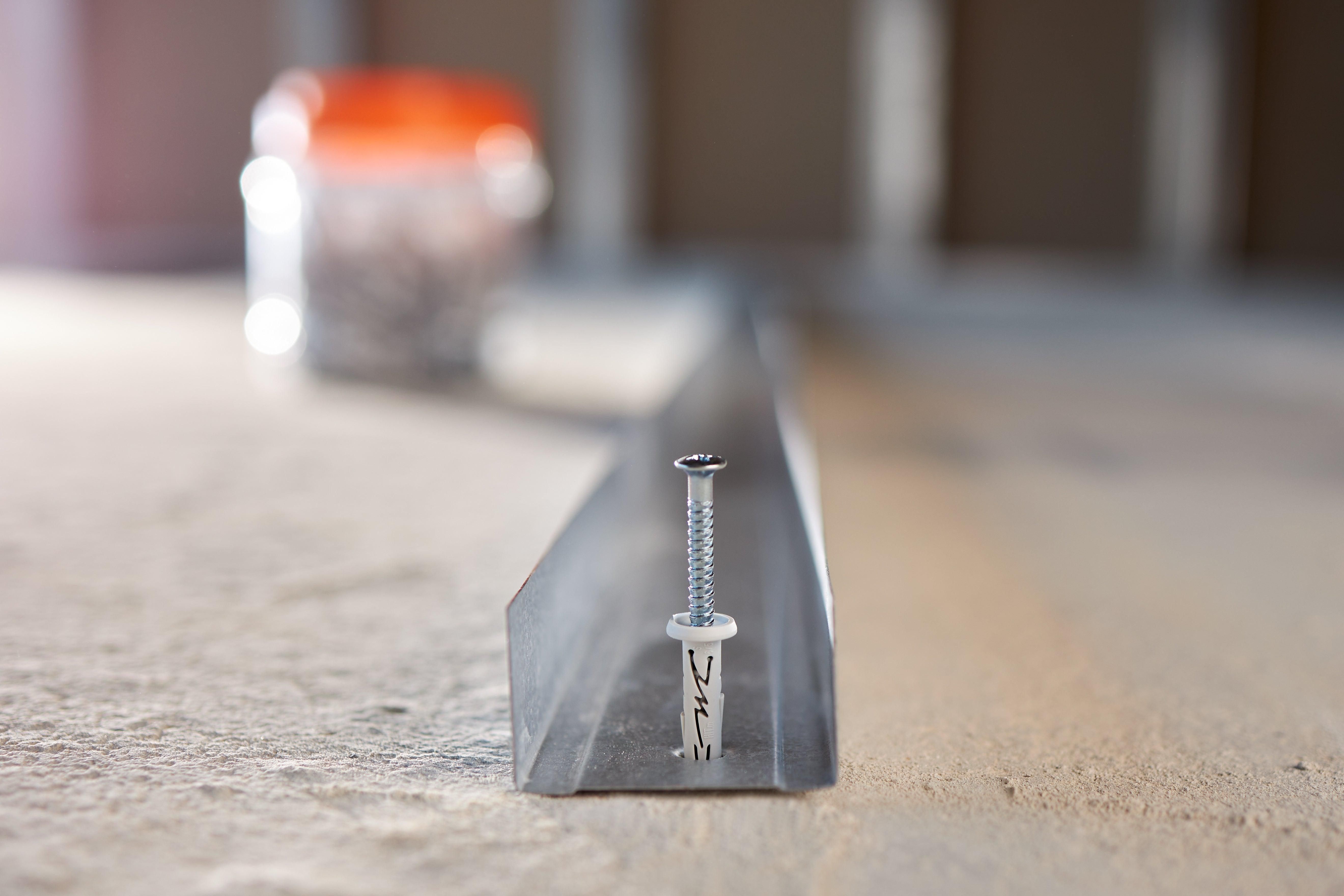https://api.mastertools.nl/media/catalog/product/cache/4ac98b0d5e81b56bd000310ba88c60e0/s/p/spit-hit-m-slagplug-6x305-met-kraag-050118-3439510501184-mastertools_nl-15.jpg