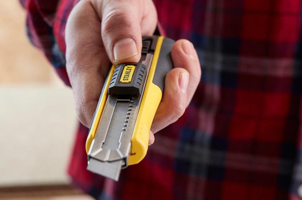 https://api.mastertools.nl/media/catalog/product/cache/4ac98b0d5e81b56bd000310ba88c60e0/s/t/stanley-0-10-481-fatmax-afbreekmes-18mm-3253560104818-mastertools_nl-3.jpg