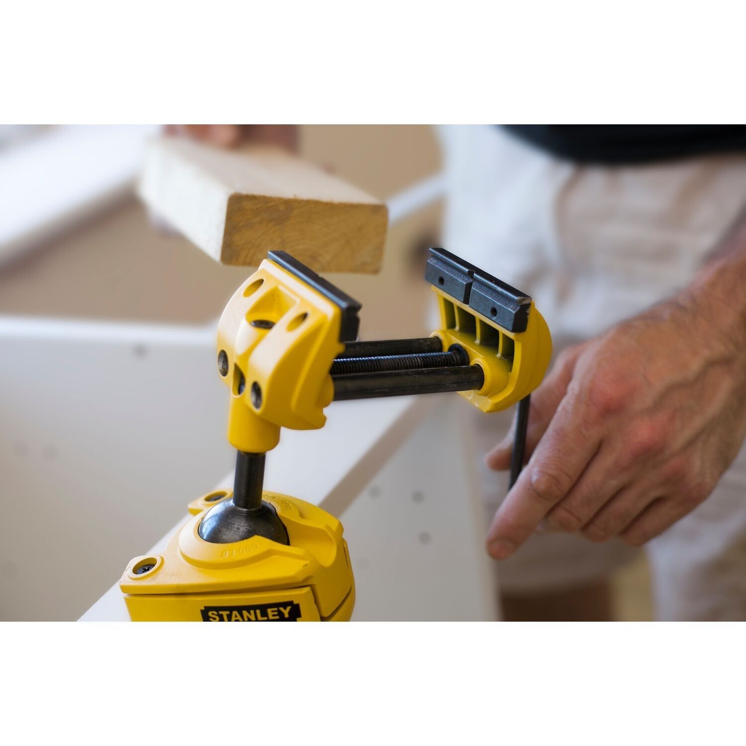 https://api.mastertools.nl/media/catalog/product/cache/4ac98b0d5e81b56bd000310ba88c60e0/s/t/stanley-1-83-069-multifunctionele-boorklem-3253561830693-mastertools_nl-15.jpg