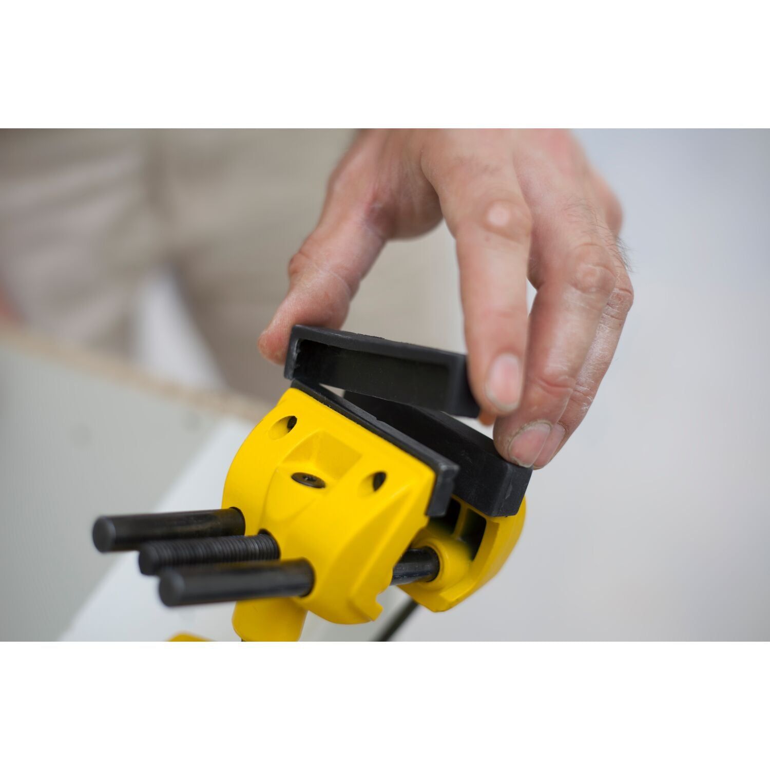 https://api.mastertools.nl/media/catalog/product/cache/4ac98b0d5e81b56bd000310ba88c60e0/s/t/stanley-1-83-069-multifunctionele-boorklem-3253561830693-mastertools_nl-9.jpg