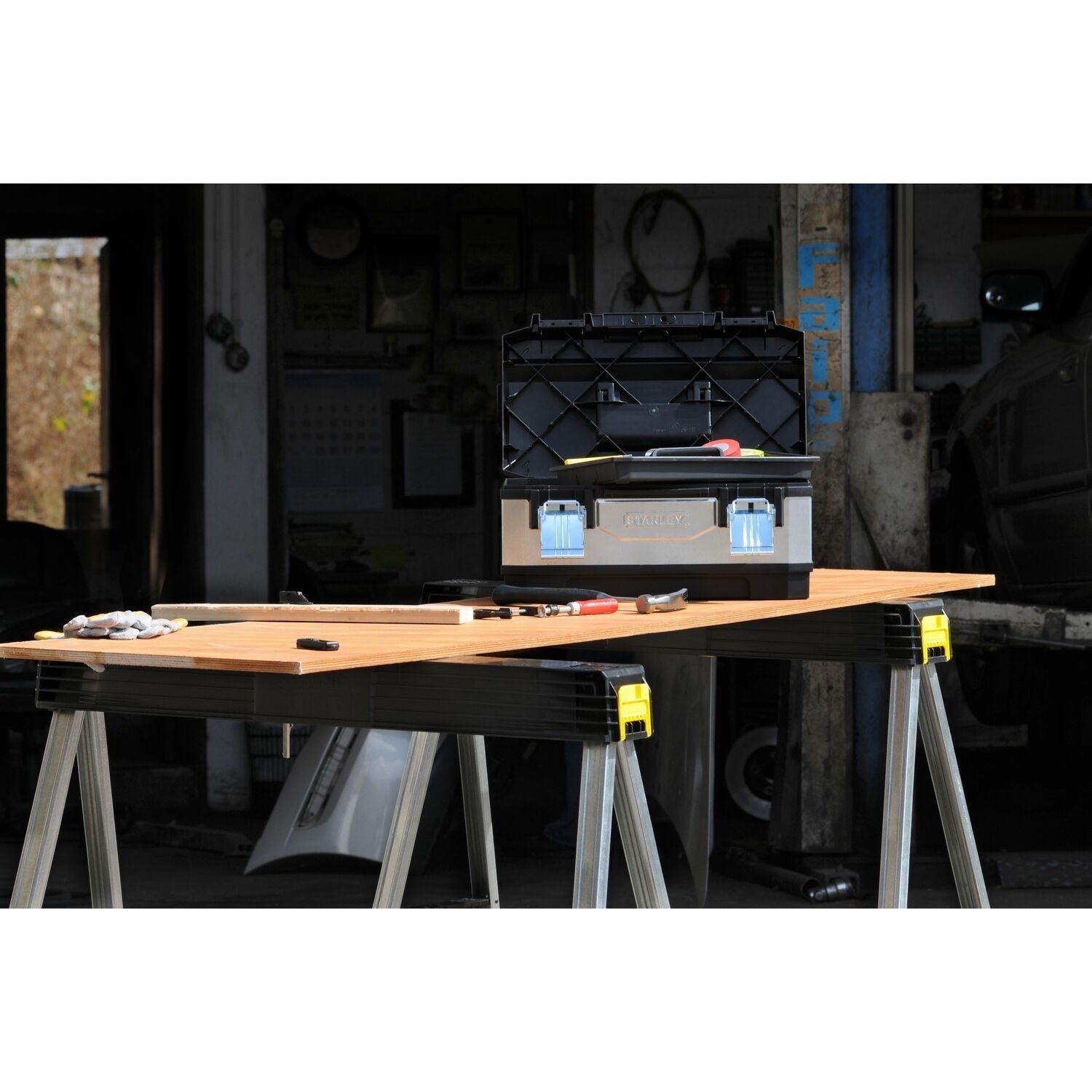 https://api.mastertools.nl/media/catalog/product/cache/4ac98b0d5e81b56bd000310ba88c60e0/s/t/stanley-1-97-475-opvouwbare-zaagbok-set-3253561974755-mastertools_nl-6.jpg