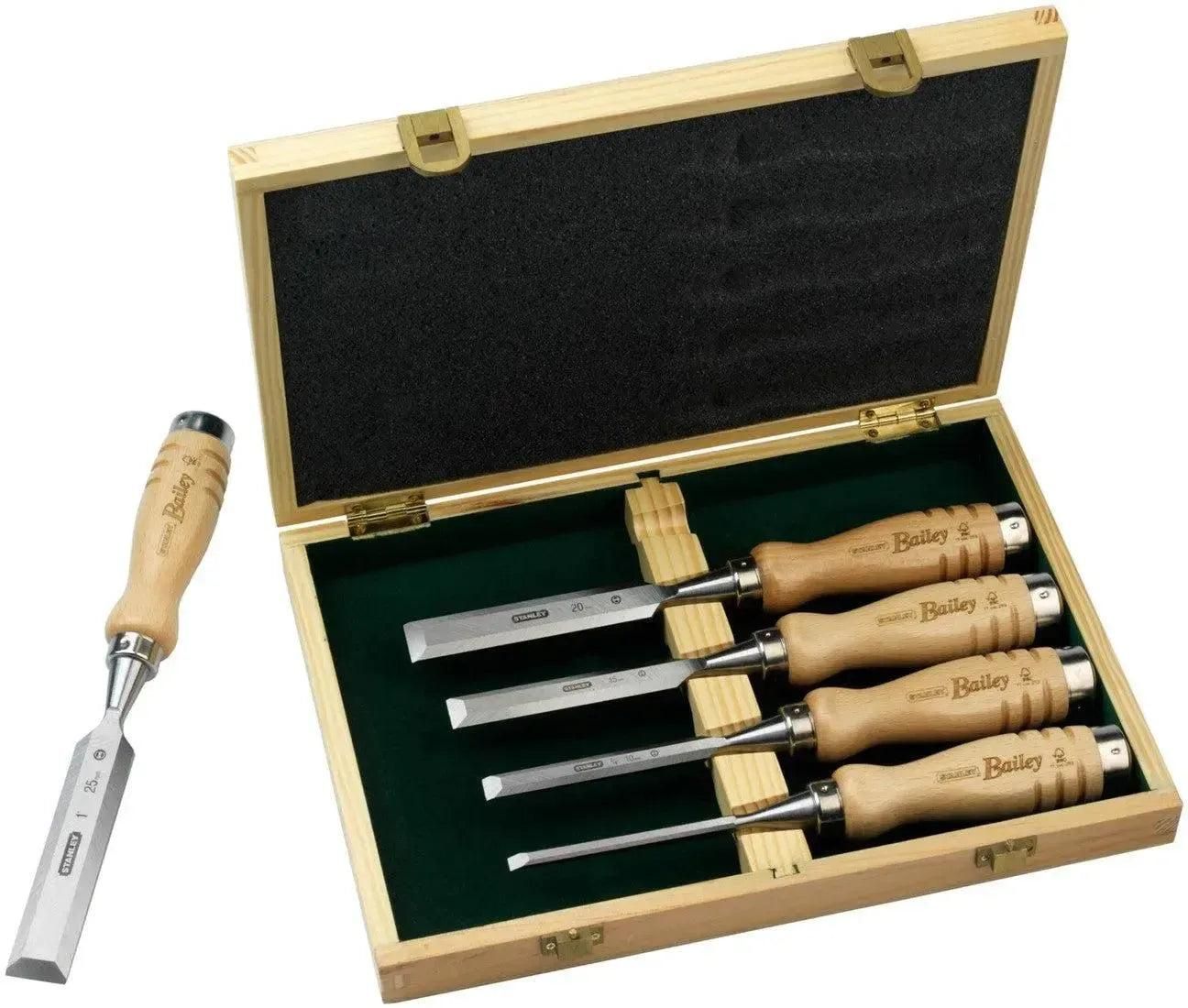 https://api.mastertools.nl/media/catalog/product/cache/4ac98b0d5e81b56bd000310ba88c60e0/s/t/stanley-2-16-217-houtbeitelset-bailey-5delig-houten-kist-3253562162175-mastertools_nl.jpg