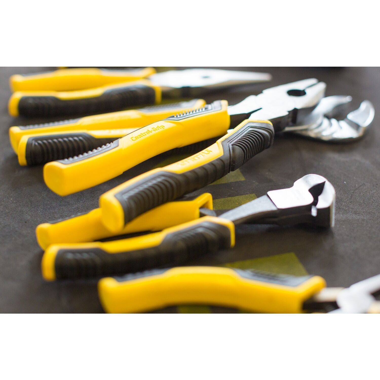 https://api.mastertools.nl/media/catalog/product/cache/4ac98b0d5e81b56bd000310ba88c60e0/s/t/stanley-combinatietang-dynagrip-150mm-stht0-74456-3253560744564-mastertools_nl-4.jpg