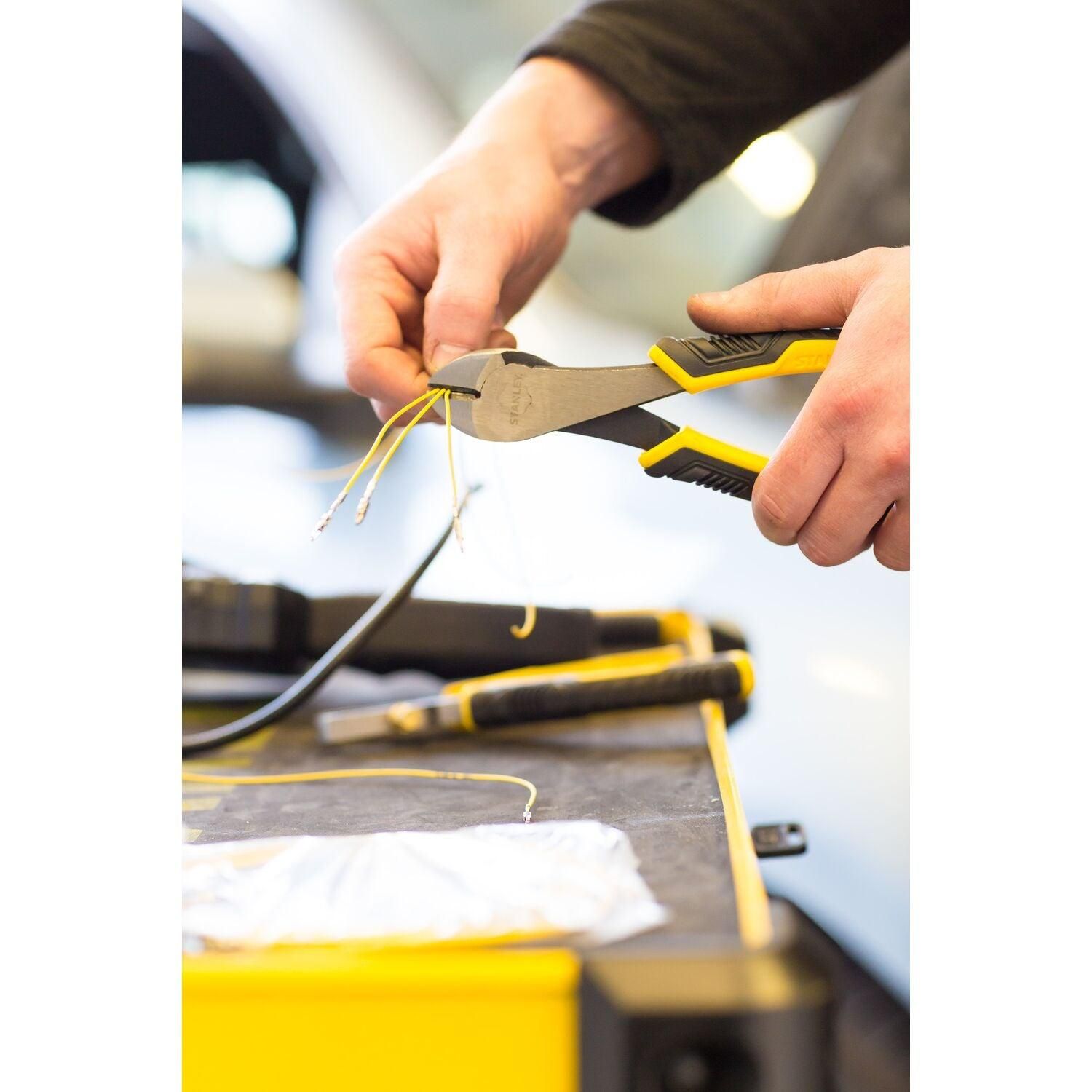 https://api.mastertools.nl/media/catalog/product/cache/4ac98b0d5e81b56bd000310ba88c60e0/s/t/stanley-combinatietang-dynagrip-150mm-stht0-74456-3253560744564-mastertools_nl-6.jpg