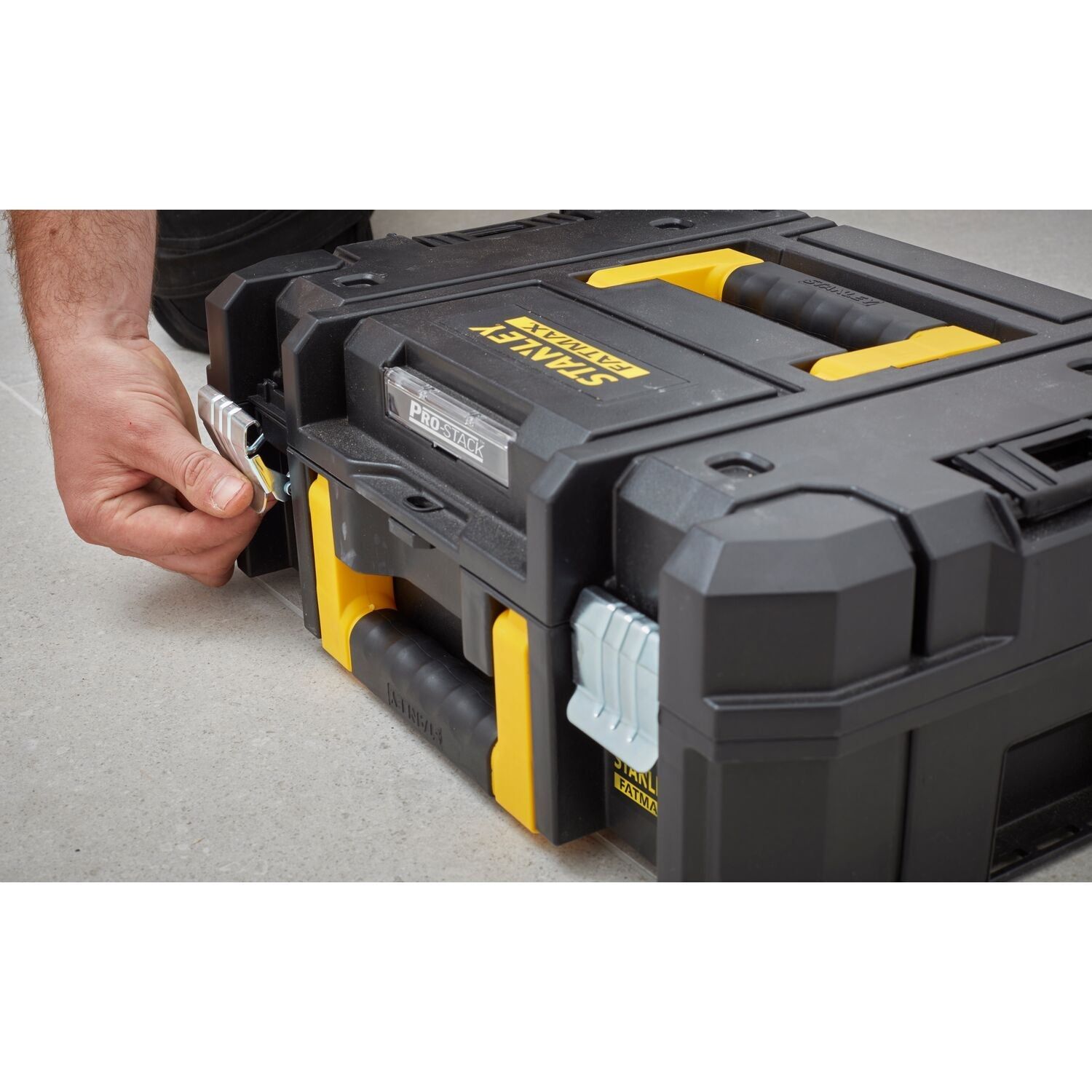 https://api.mastertools.nl/media/catalog/product/cache/4ac98b0d5e81b56bd000310ba88c60e0/s/t/stanley-fatmax-fmst1-71966-pro-stack-ii-gereedschapskoffer-fmst1-71966-3253561719660-mastertools_nl-4.jpg