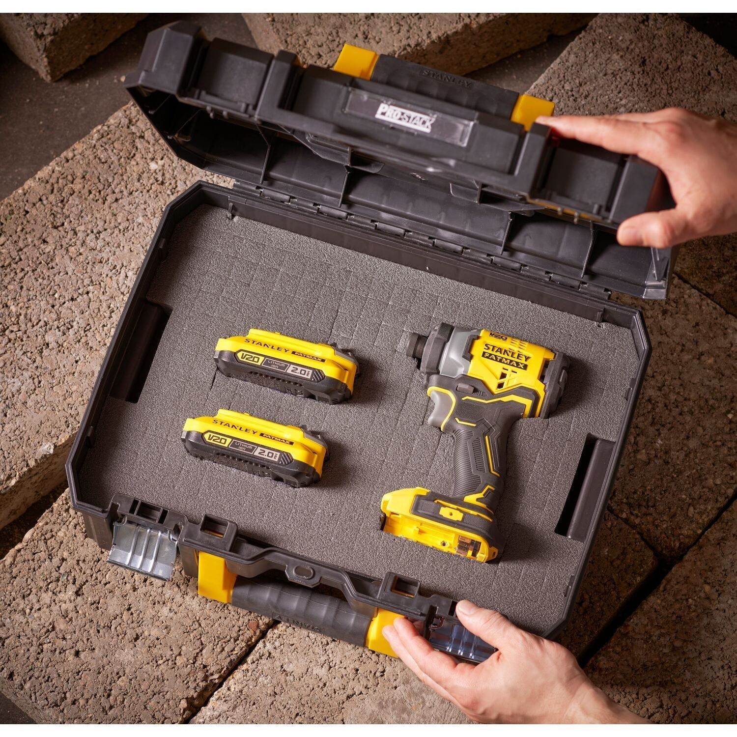 https://api.mastertools.nl/media/catalog/product/cache/4ac98b0d5e81b56bd000310ba88c60e0/s/t/stanley-fatmax-fmst1-71966-pro-stack-ii-gereedschapskoffer-fmst1-71966-3253561719660-mastertools_nl-8.jpg