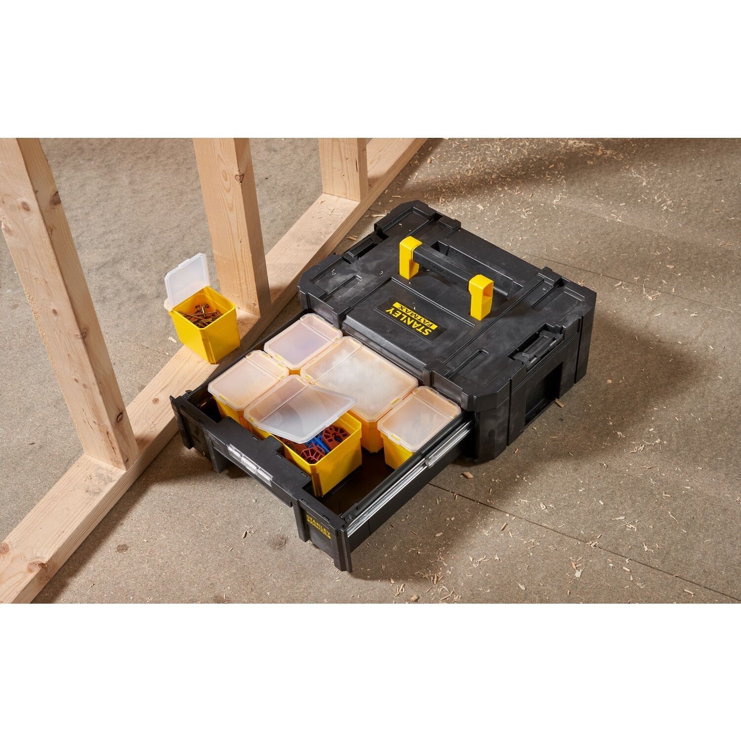 https://api.mastertools.nl/media/catalog/product/cache/4ac98b0d5e81b56bd000310ba88c60e0/s/t/stanley-fatmax-fmst1-71968-pro-stack-iii-diep-lade-gereedschapskoffer-fmst1-71968-3253561719684-mastertools_nl-3.jpg