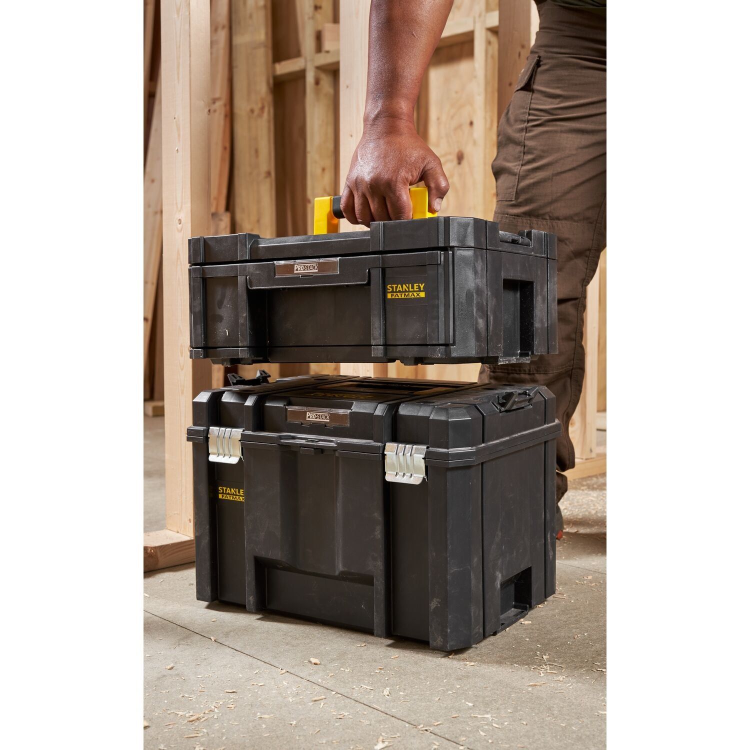 https://api.mastertools.nl/media/catalog/product/cache/4ac98b0d5e81b56bd000310ba88c60e0/s/t/stanley-fatmax-fmst1-71968-pro-stack-iii-diep-lade-gereedschapskoffer-fmst1-71968-3253561719684-mastertools_nl-5.jpg