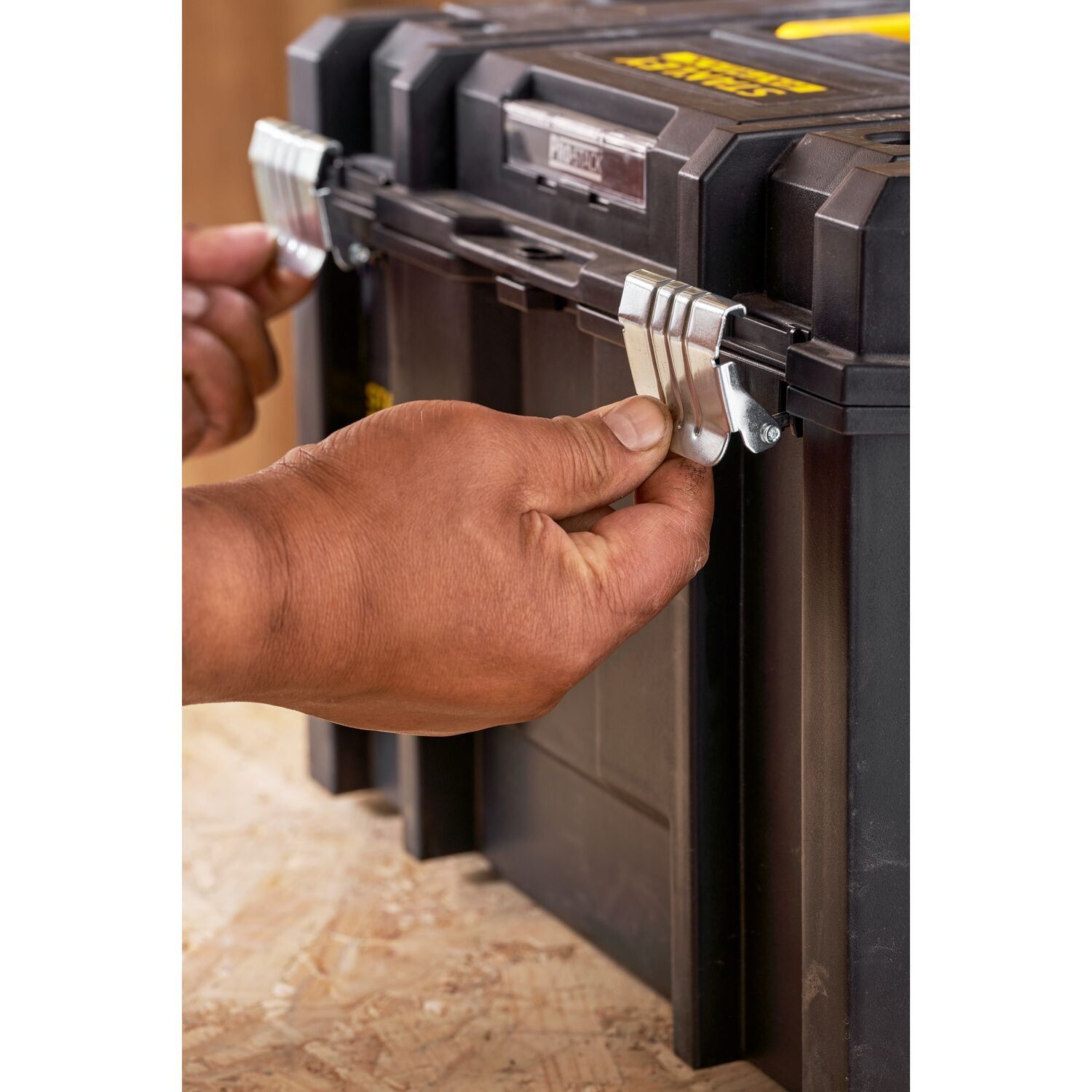 https://api.mastertools.nl/media/catalog/product/cache/4ac98b0d5e81b56bd000310ba88c60e0/s/t/stanley-fatmax-fmst1-71971-pro-stack-vi-diepe-gereedschapskoffer-fmst1-71971-3253561719714-mastertools_nl-3.jpg