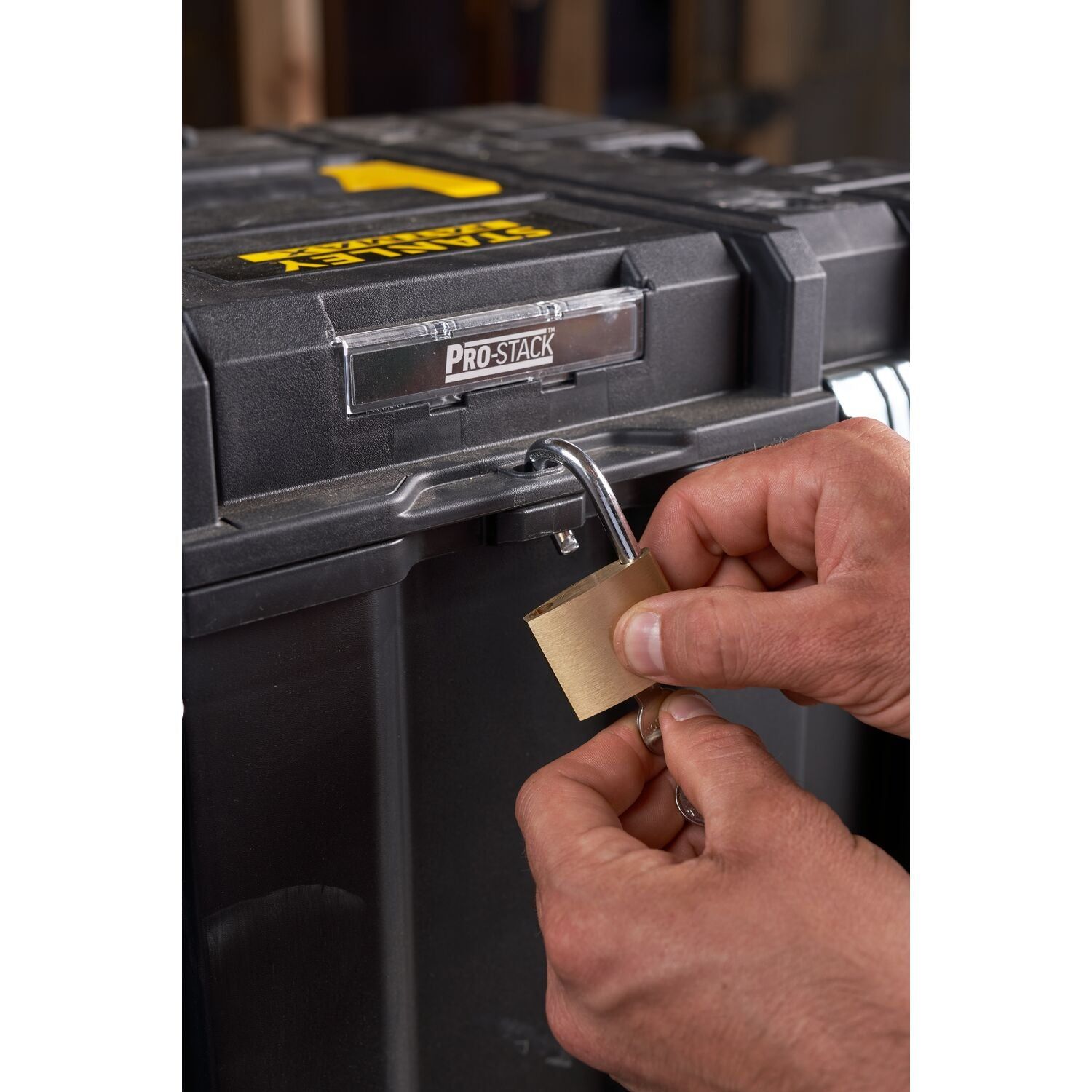 https://api.mastertools.nl/media/catalog/product/cache/4ac98b0d5e81b56bd000310ba88c60e0/s/t/stanley-fatmax-fmst1-75753-pro-stack-gereedschapswagen-fmst1-75753-3253561757532-mastertools_nl-2.jpg