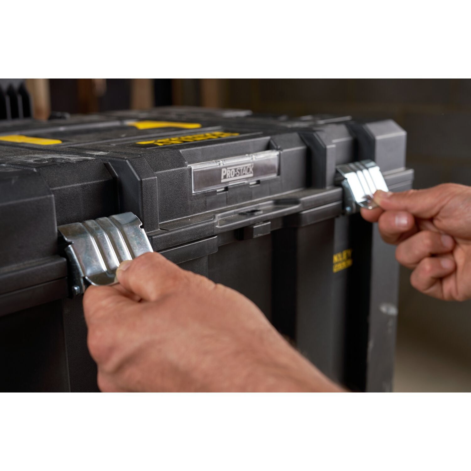 https://api.mastertools.nl/media/catalog/product/cache/4ac98b0d5e81b56bd000310ba88c60e0/s/t/stanley-fatmax-fmst1-75753-pro-stack-gereedschapswagen-fmst1-75753-3253561757532-mastertools_nl-3.jpg
