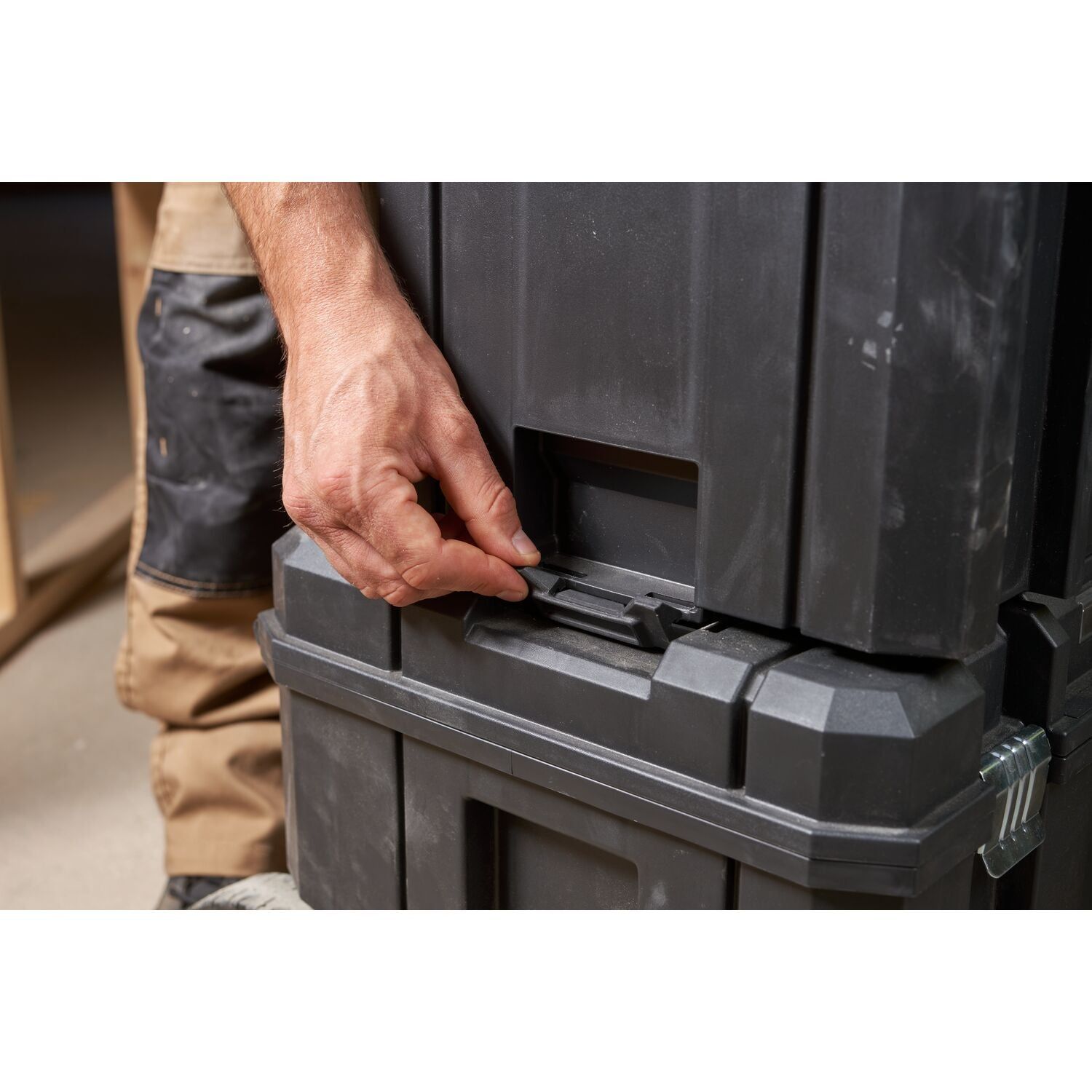 https://api.mastertools.nl/media/catalog/product/cache/4ac98b0d5e81b56bd000310ba88c60e0/s/t/stanley-fatmax-fmst1-75753-pro-stack-gereedschapswagen-fmst1-75753-3253561757532-mastertools_nl-4.jpg