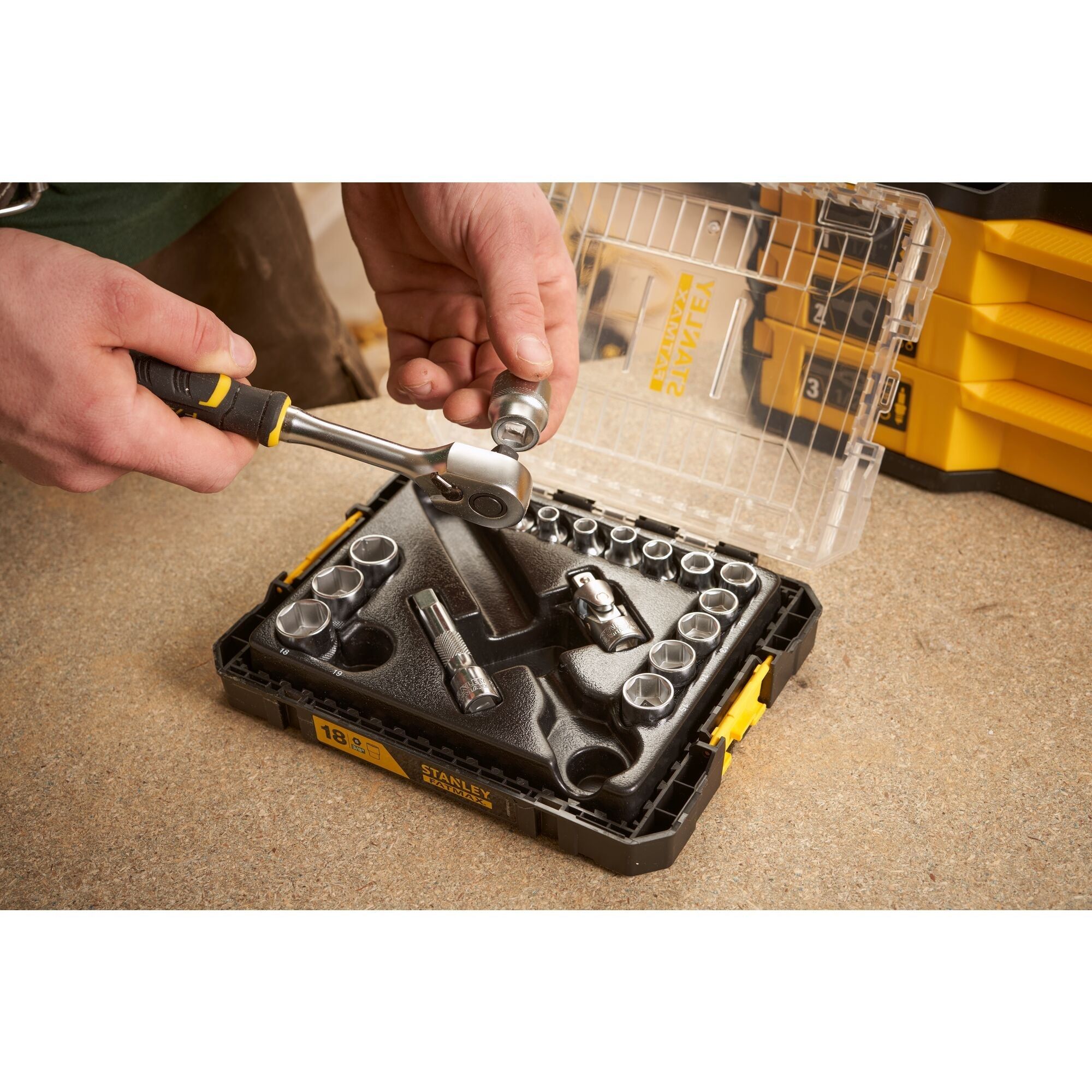 https://api.mastertools.nl/media/catalog/product/cache/4ac98b0d5e81b56bd000310ba88c60e0/s/t/stanley-fatmax-pro-stack-doppenset-38-18-delig-fmmt98102-0-3253560981020-mastertools_nl-3.jpg