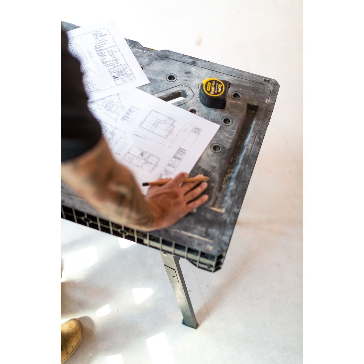 https://api.mastertools.nl/media/catalog/product/cache/4ac98b0d5e81b56bd000310ba88c60e0/s/t/stanley-fatmax-vouwbare-werktafel-capaciteit-450-kilo-3253561756726-mastertools_nl-4.jpg