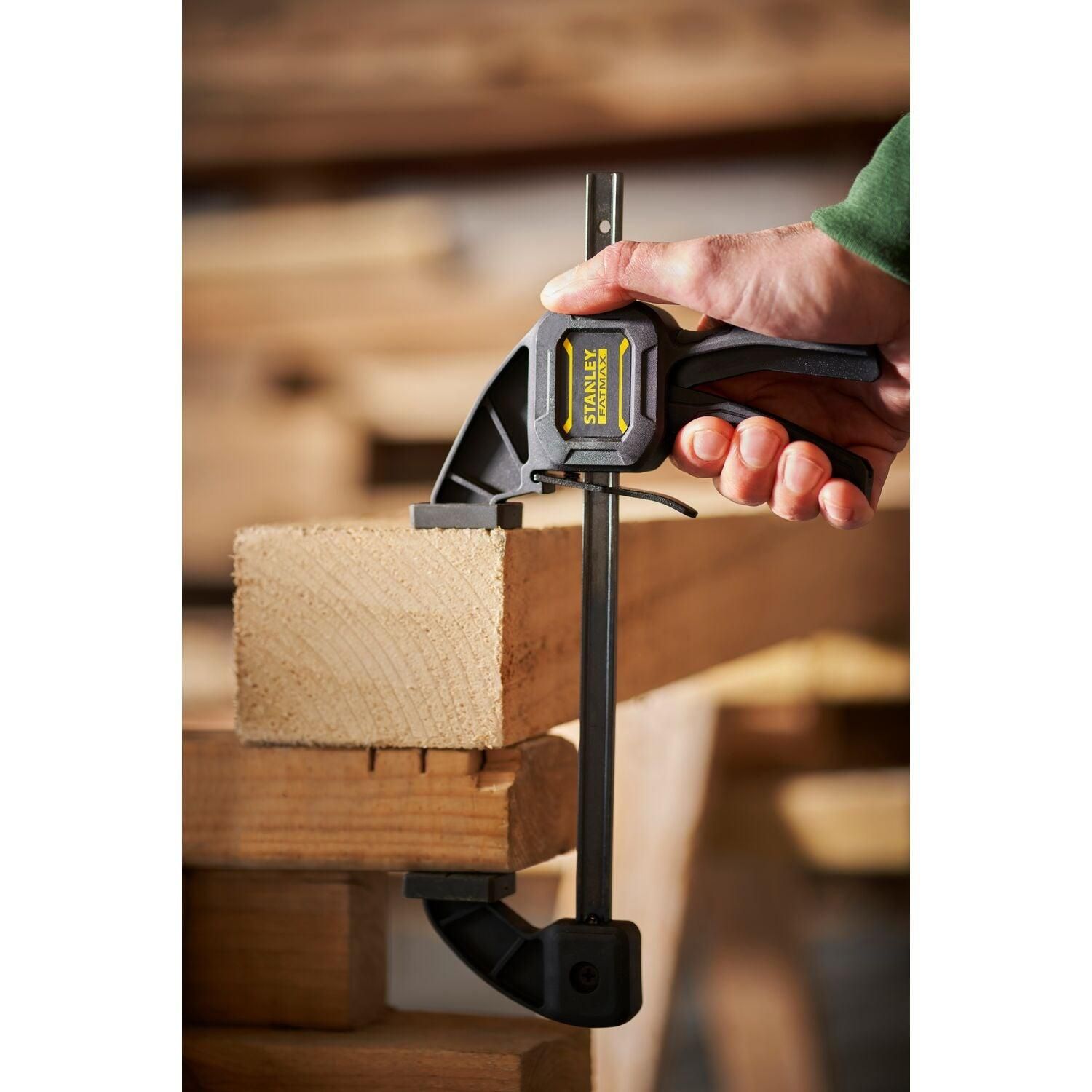 https://api.mastertools.nl/media/catalog/product/cache/4ac98b0d5e81b56bd000310ba88c60e0/s/t/stanley-fmht0-83232-fatmax-eenhandslijmtangspreider-m-15062mm-3253560832322-mastertools_nl-11.jpg