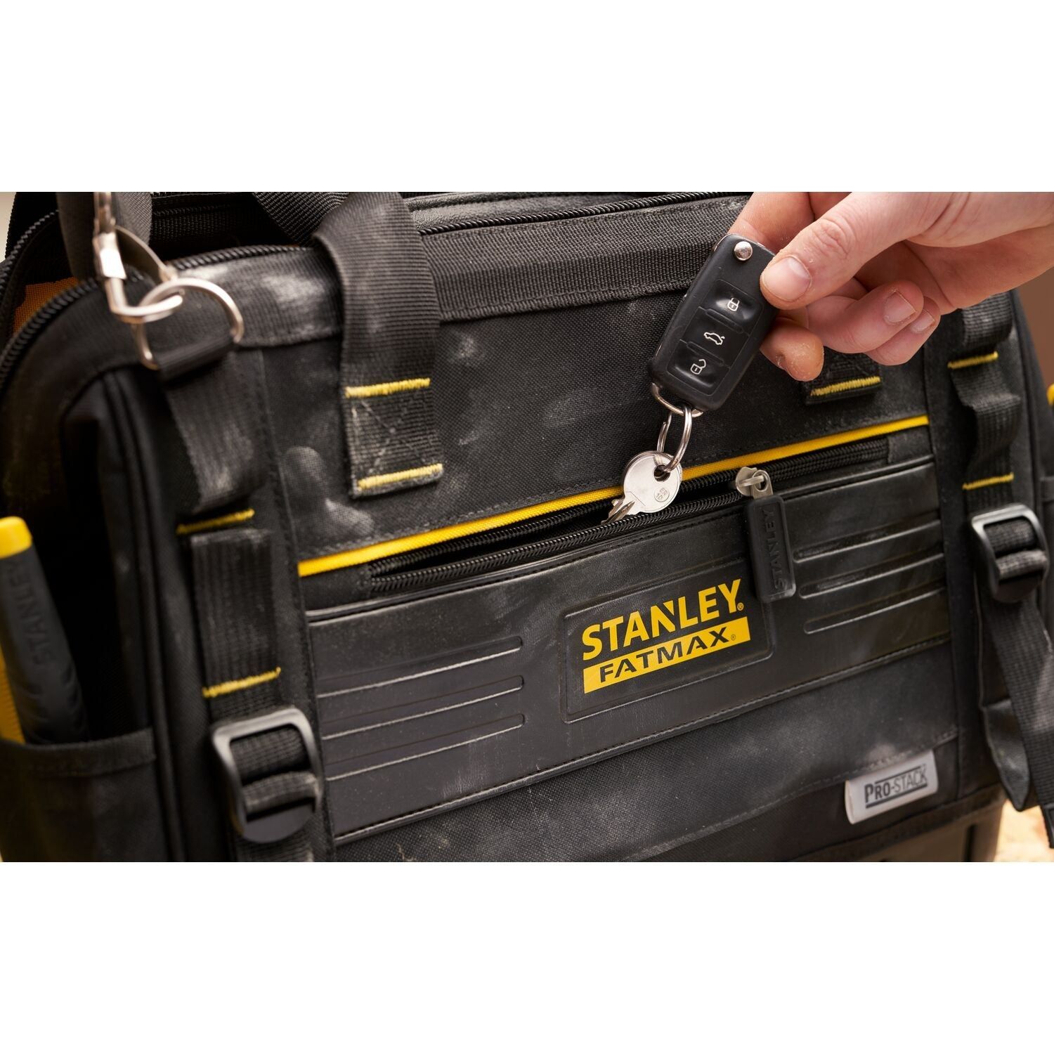 https://api.mastertools.nl/media/catalog/product/cache/4ac98b0d5e81b56bd000310ba88c60e0/s/t/stanley-fmst17627-1-fatmax-pro-stack-gereedschapstas-3253561176272-mastertools_nl-3.jpg