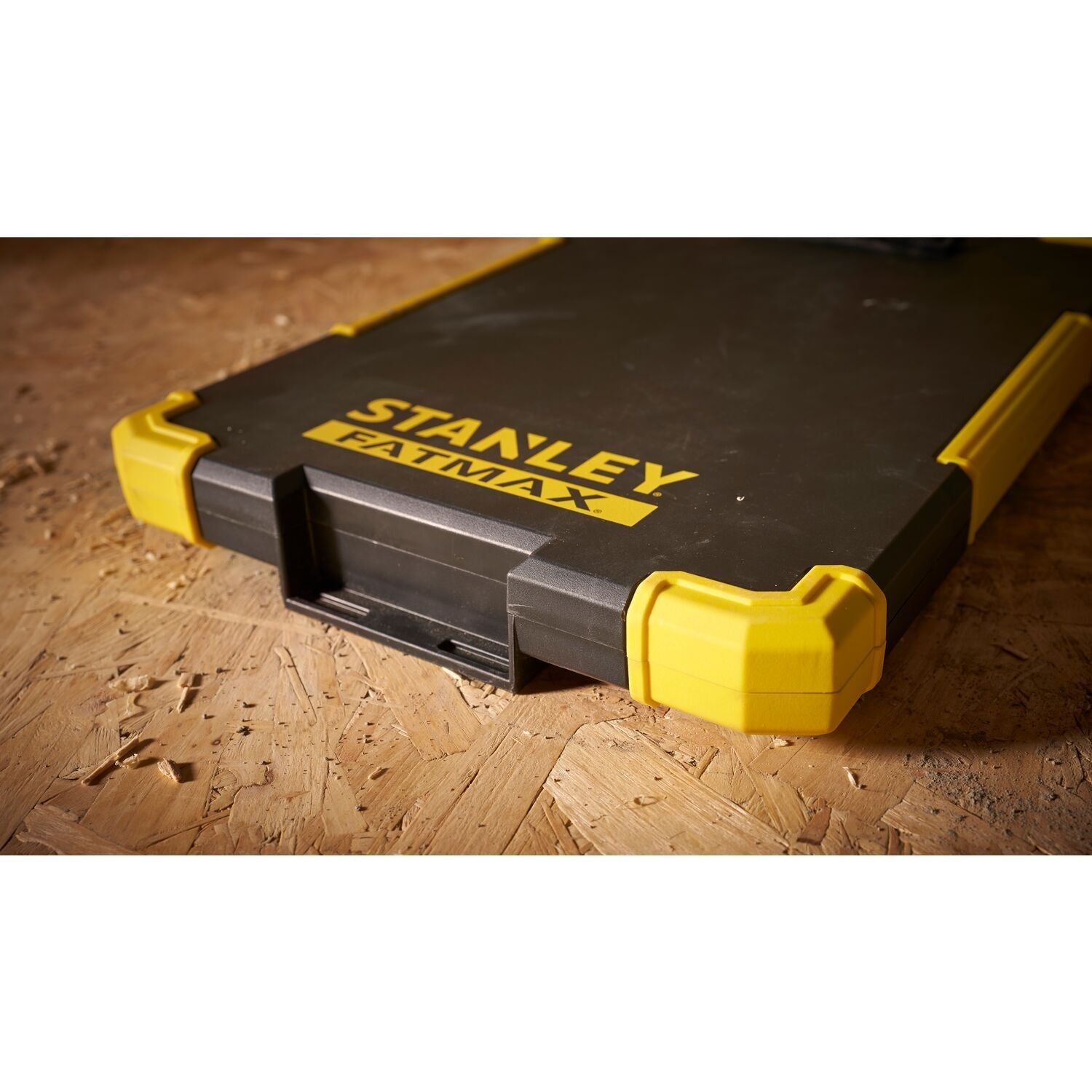 https://api.mastertools.nl/media/catalog/product/cache/4ac98b0d5e81b56bd000310ba88c60e0/s/t/stanley-fmst82721-1-fatmax-klembord-met-led-lamp-3253561827211-mastertools_nl-4.jpg