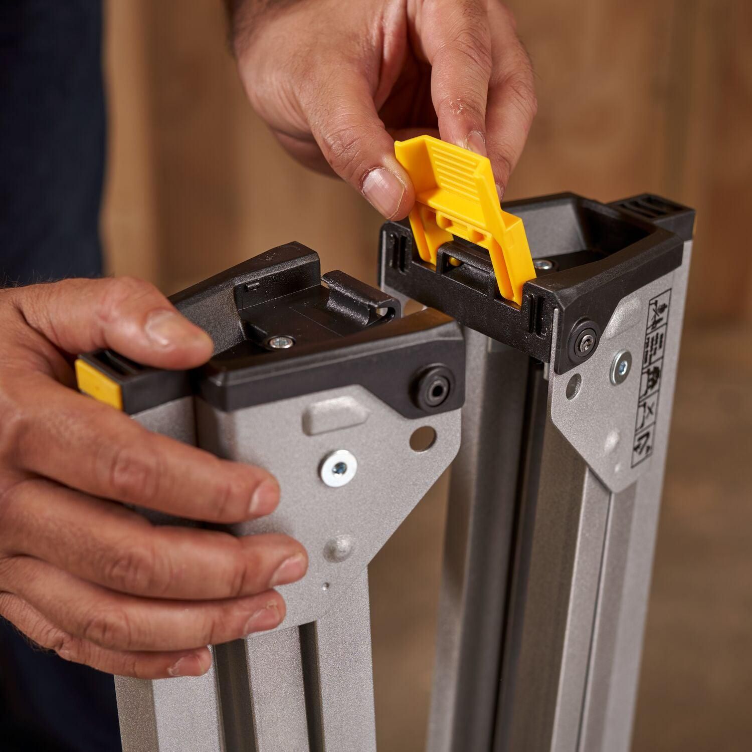 https://api.mastertools.nl/media/catalog/product/cache/4ac98b0d5e81b56bd000310ba88c60e0/s/t/stanley-metalen-zaagbok-set-3253561813375-mastertools_nl-5.jpg