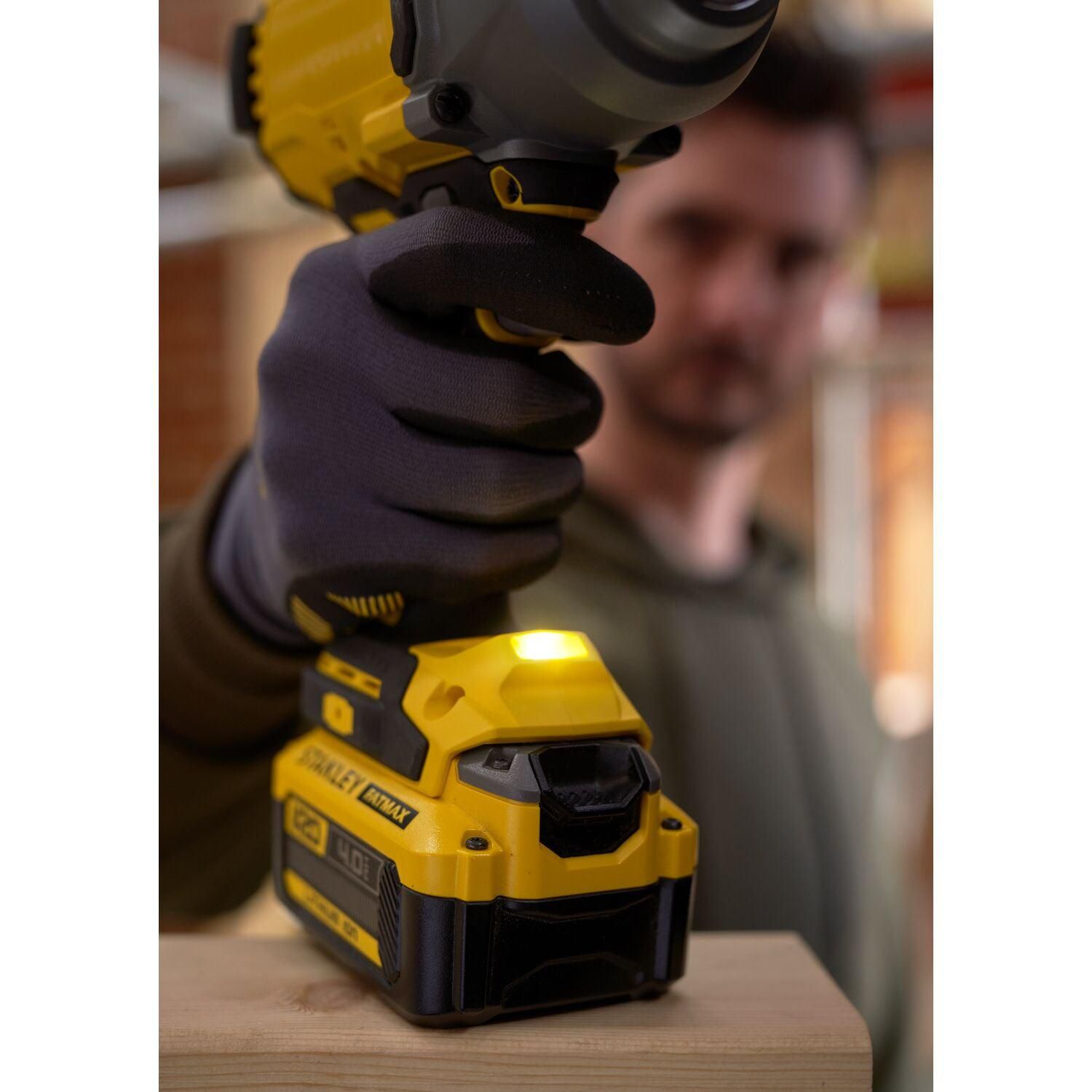 https://api.mastertools.nl/media/catalog/product/cache/4ac98b0d5e81b56bd000310ba88c60e0/s/t/stanley-sfmcf940b-fatmax-accu-slagmoersleutel-brushless-18v-basic-body-5035048797617-mastertools_nl-8.jpg
