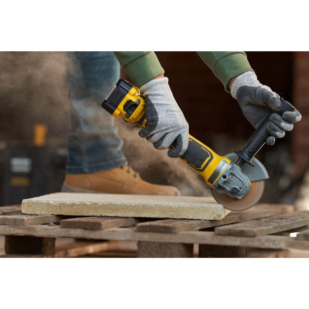 https://api.mastertools.nl/media/catalog/product/cache/4ac98b0d5e81b56bd000310ba88c60e0/s/t/stanley-sfmcg700m2k-fatmax-accu-haakse-slijper-brushless-125mm-18v-4_0ah-in-koffer-5035048724873-mastertools_nl-4.jpg