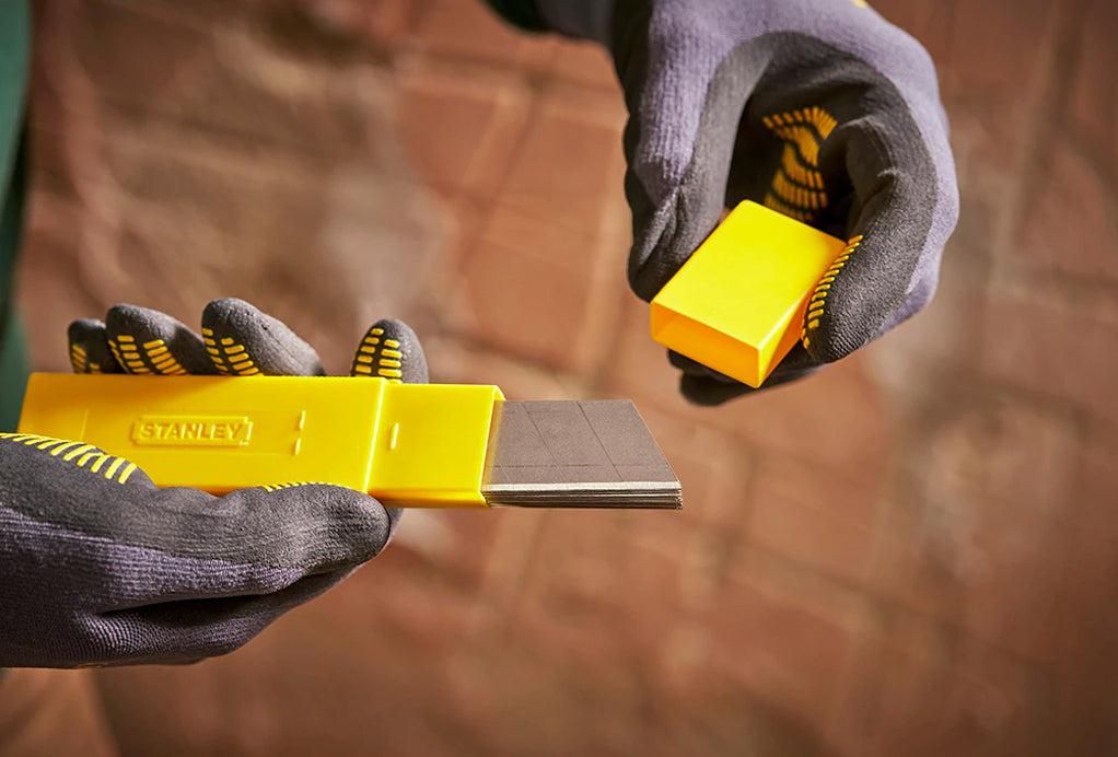https://api.mastertools.nl/media/catalog/product/cache/4ac98b0d5e81b56bd000310ba88c60e0/s/t/stanley-sta-1-11-325-afbreekmesjes-25mm-3253561113253-mastertools_nl-2.jpg