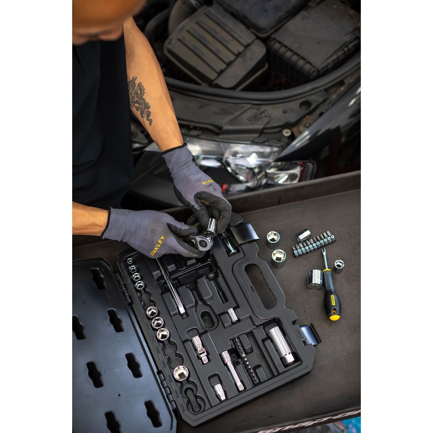 https://api.mastertools.nl/media/catalog/product/cache/4ac98b0d5e81b56bd000310ba88c60e0/s/t/stanley-stmt82828-1-dopsleutelset-14-38-delig-3253561828287-mastertools_nl-3.jpg