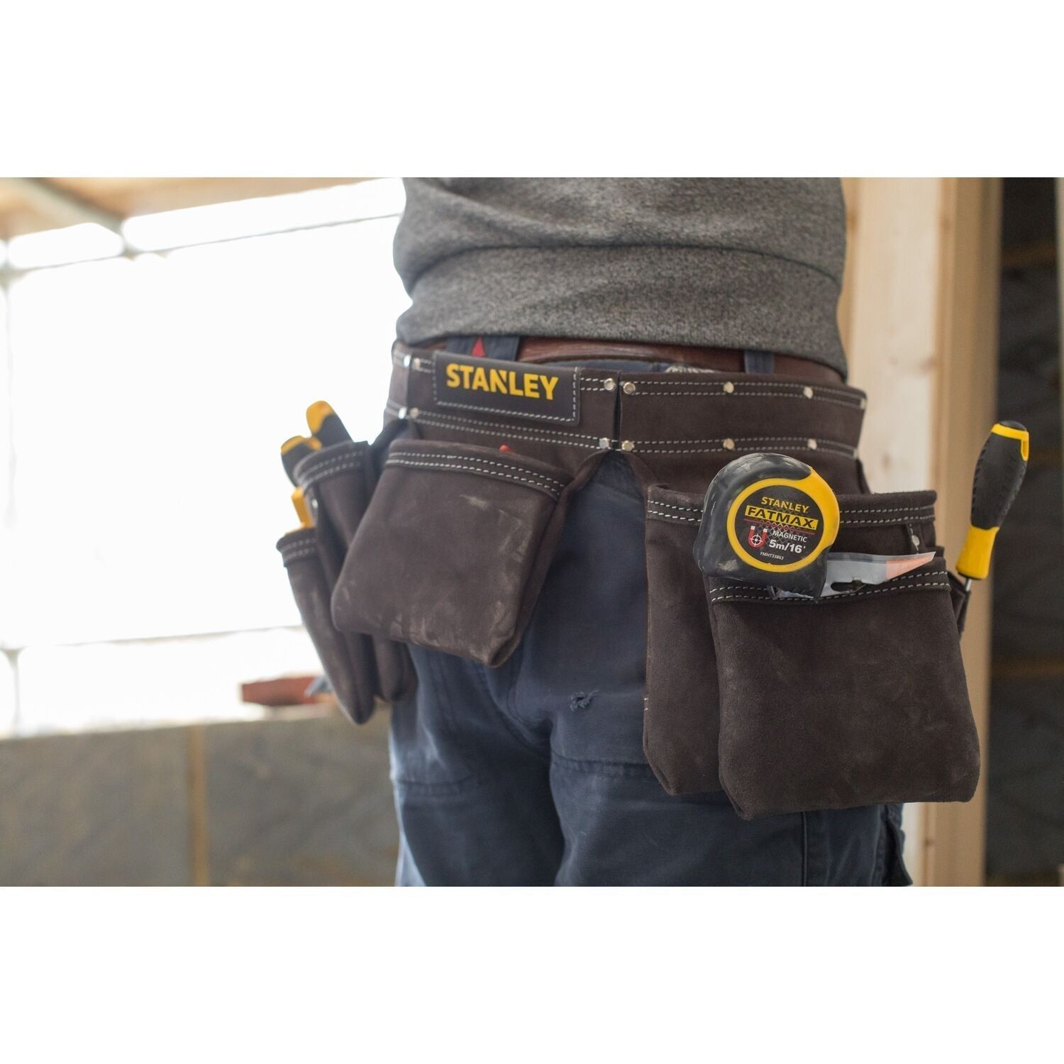 https://api.mastertools.nl/media/catalog/product/cache/4ac98b0d5e81b56bd000310ba88c60e0/s/t/stanley-stst1-80113-dubbele-gereedschapsgordel-met-riem-en-hamerhouder-3253561801136-mastertools_nl-10.jpg