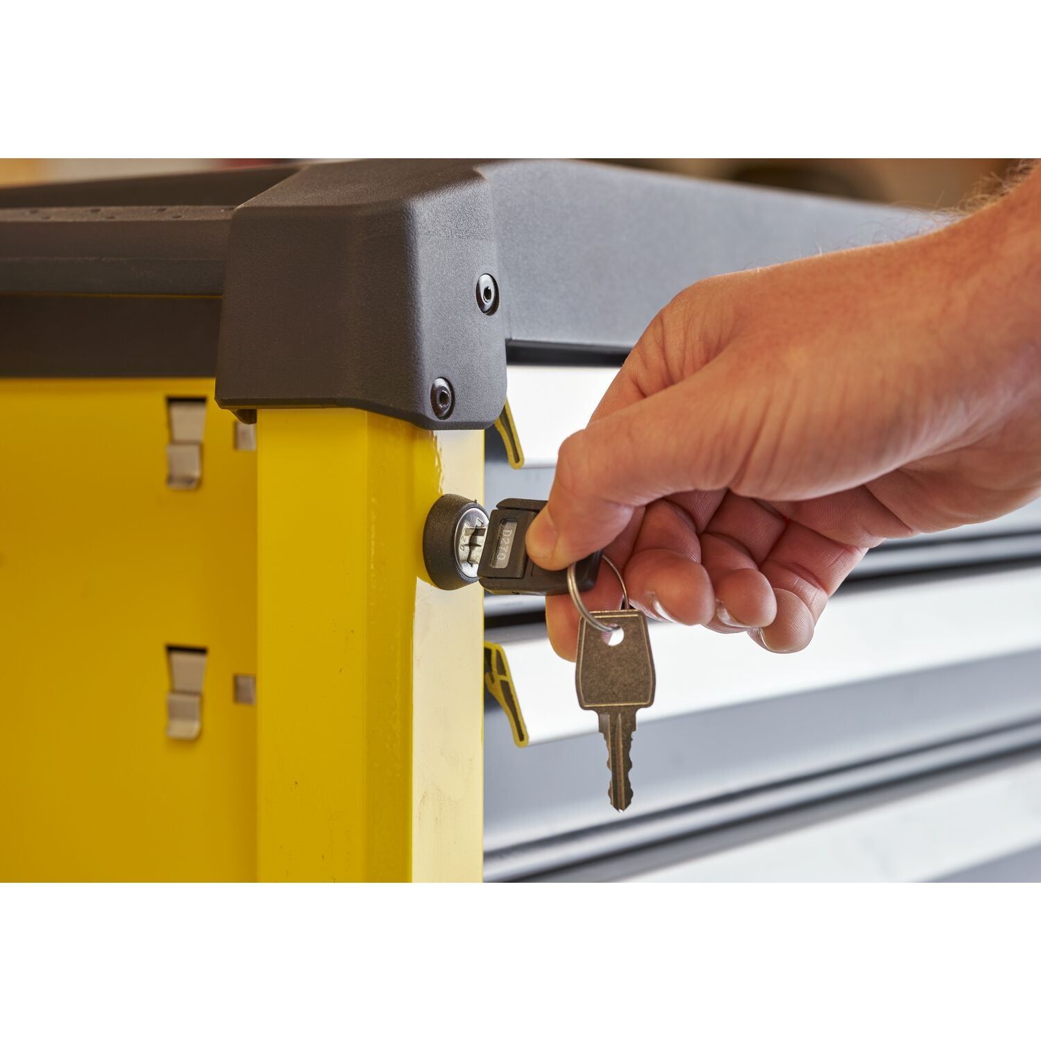 https://api.mastertools.nl/media/catalog/product/cache/4ac98b0d5e81b56bd000310ba88c60e0/s/t/stanley-stst74306-1-fatmax-transmodule-gereedschapskar-7-lades-3253561743061-mastertools_nl-5.jpg