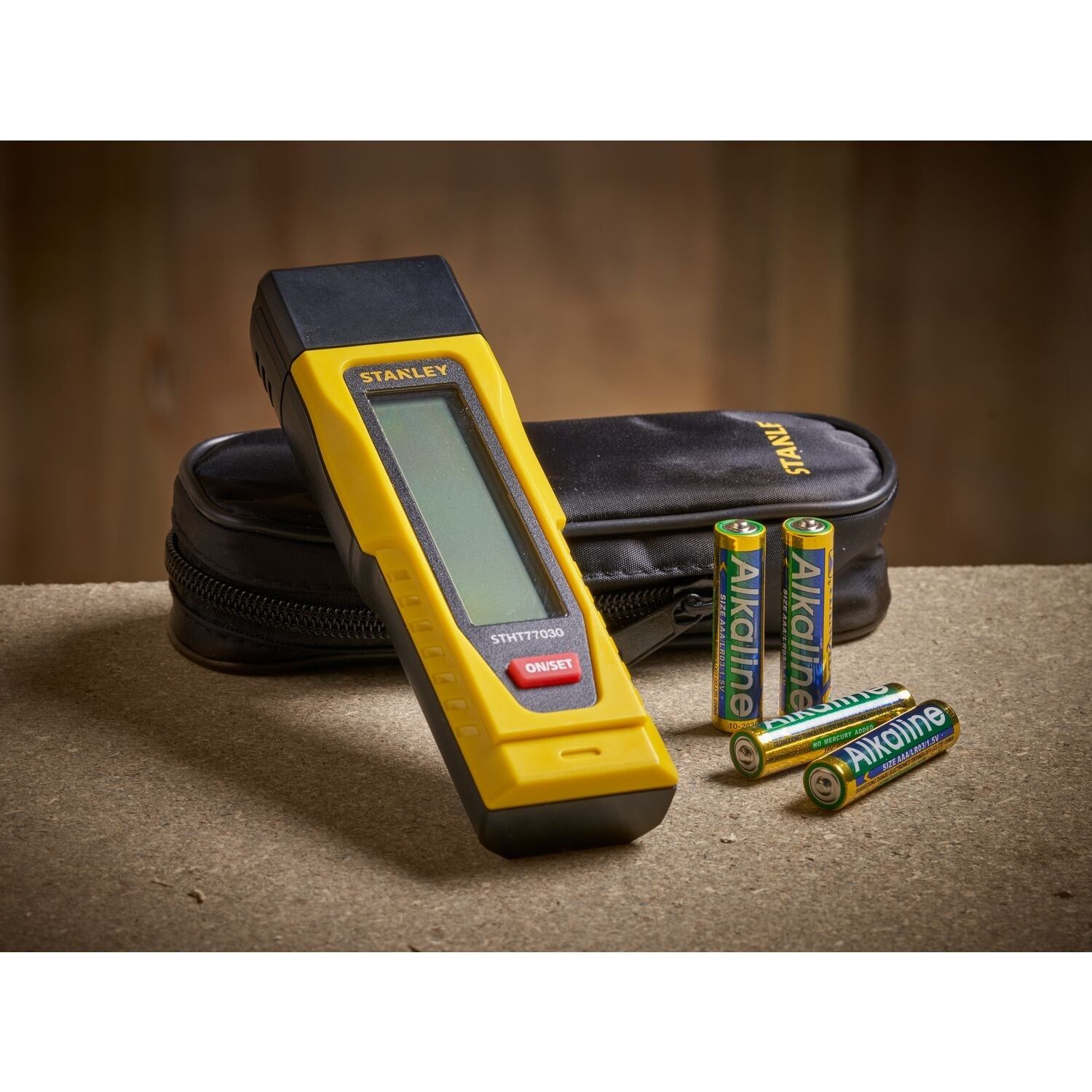 https://api.mastertools.nl/media/catalog/product/cache/4ac98b0d5e81b56bd000310ba88c60e0/s/t/stanley-vochtmeter-0-77-030-3253560770303-mastertools_nl-2.jpg