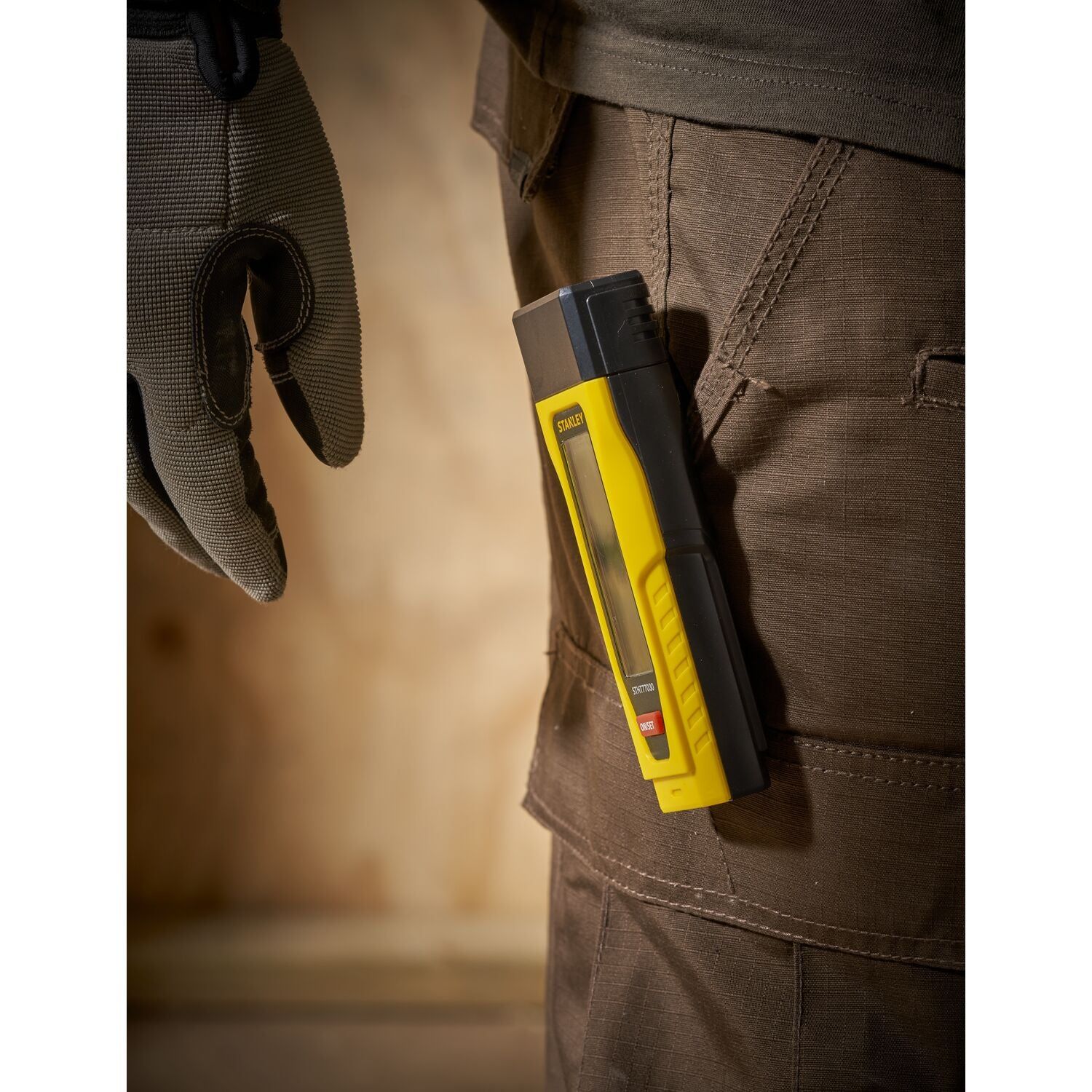 https://api.mastertools.nl/media/catalog/product/cache/4ac98b0d5e81b56bd000310ba88c60e0/s/t/stanley-vochtmeter-0-77-030-3253560770303-mastertools_nl-8.jpg