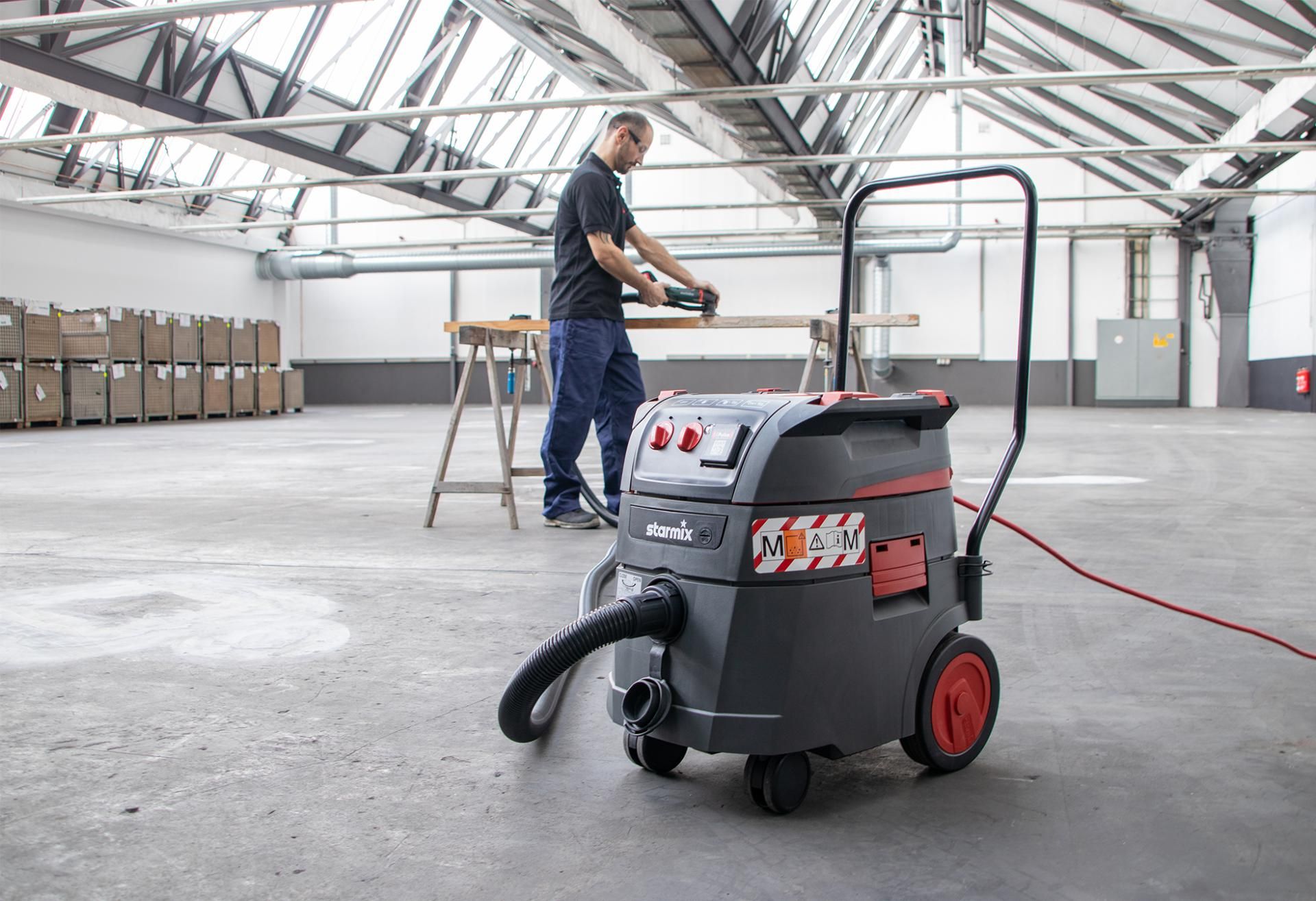 https://api.mastertools.nl/media/catalog/product/cache/4ac98b0d5e81b56bd000310ba88c60e0/s/t/starmix-stofzuiger-ipulse-m-1635-safe-plus-018638-4011240018638-mastertools_nl-3.jpg