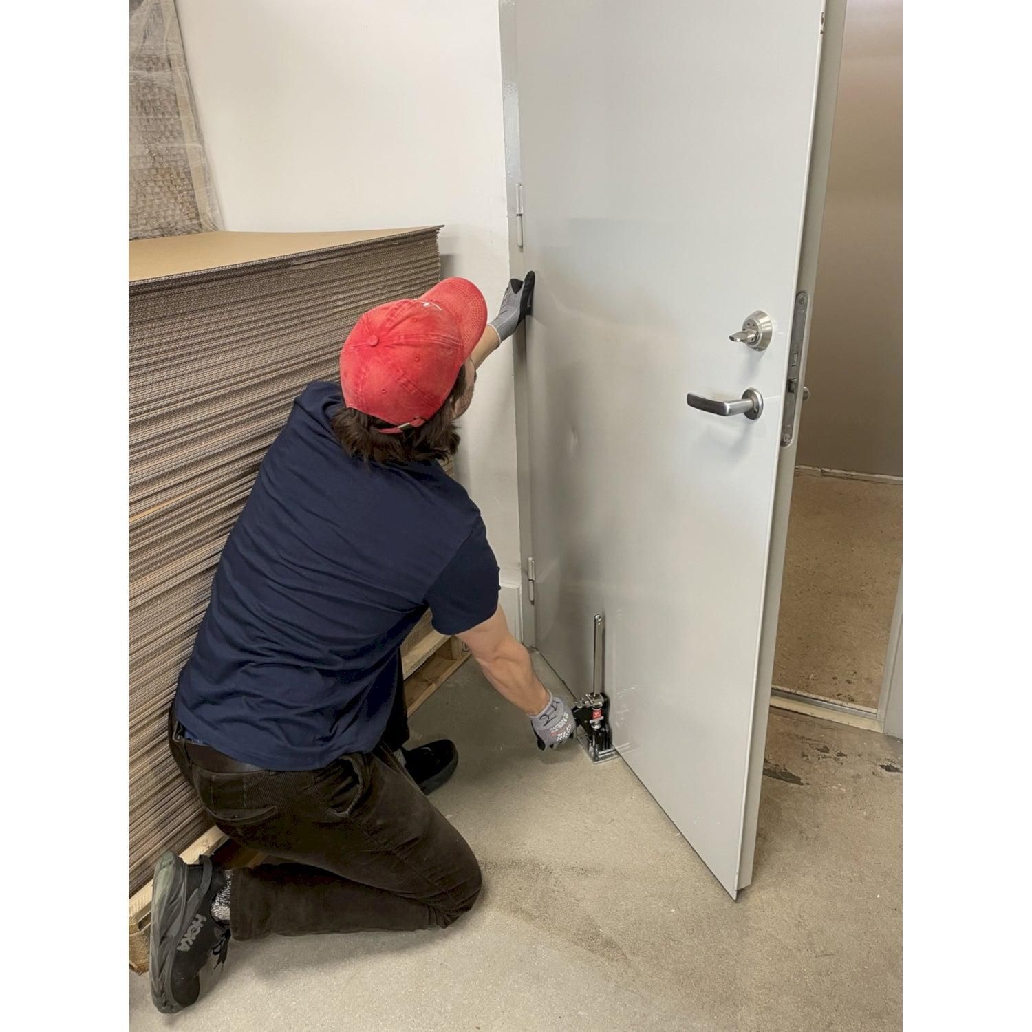 https://api.mastertools.nl/media/catalog/product/cache/4ac98b0d5e81b56bd000310ba88c60e0/v/i/viking-arm-eenhandige-klemlift-montagehulp-150kg-8718418045170-mastertools_nl-15.jpg
