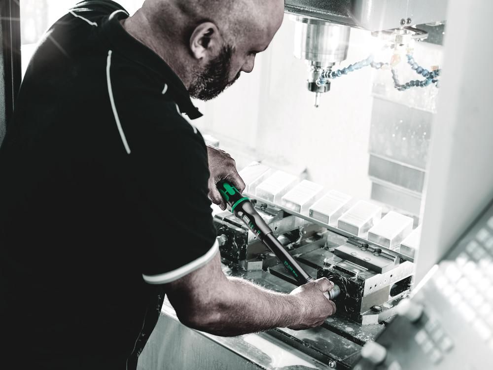 https://api.mastertools.nl/media/catalog/product/cache/4ac98b0d5e81b56bd000310ba88c60e0/w/e/wera-click-torque-c-2-draaimomentsleutel-met-omschakelrratel-12-vierkant-20-100-nm-05075621001-4013288193223-mastertools_nl-2.jpg